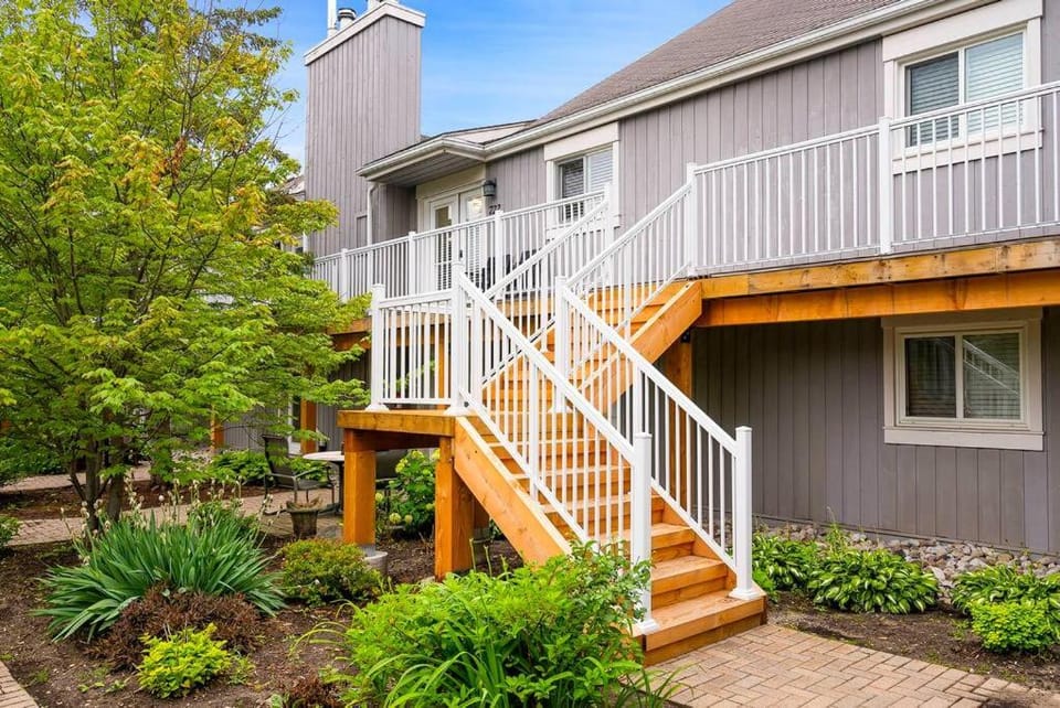 The Fox Den - Modern Condo Collingwood - Sleeps 5 House in Collingwood