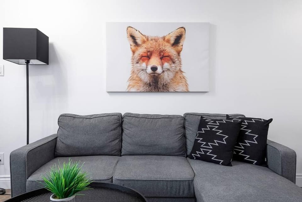 The Fox Den - Modern Condo Collingwood - Sleeps 5 House in Collingwood