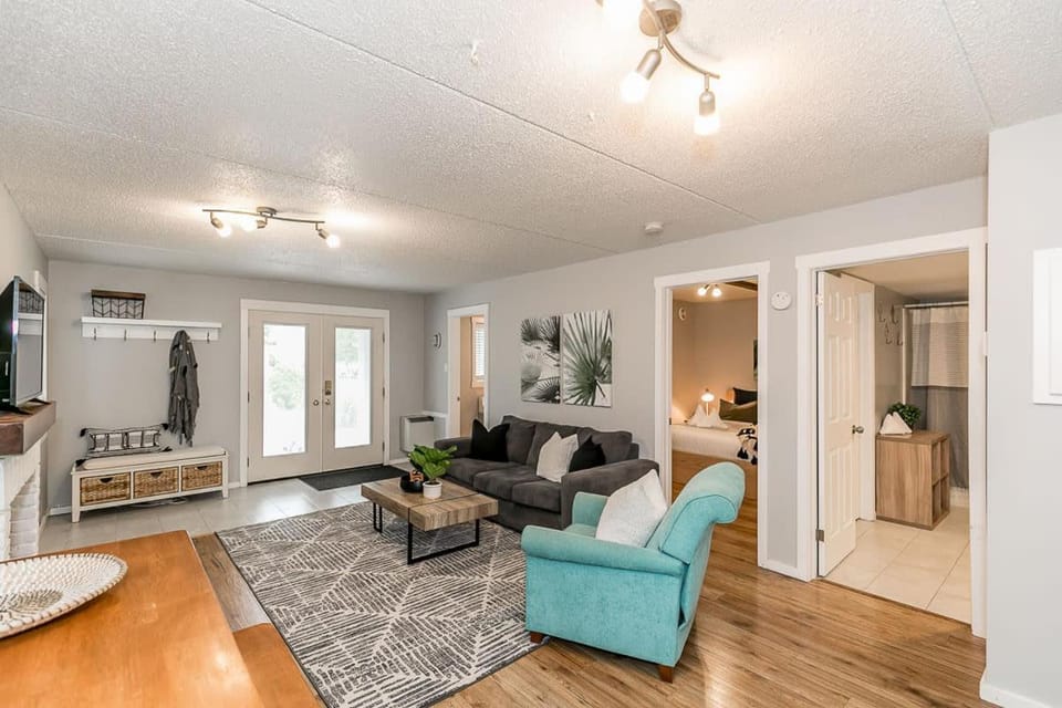 South Wind - Modern Condo in Collingwood - Sleep 5 House in Collingwood
