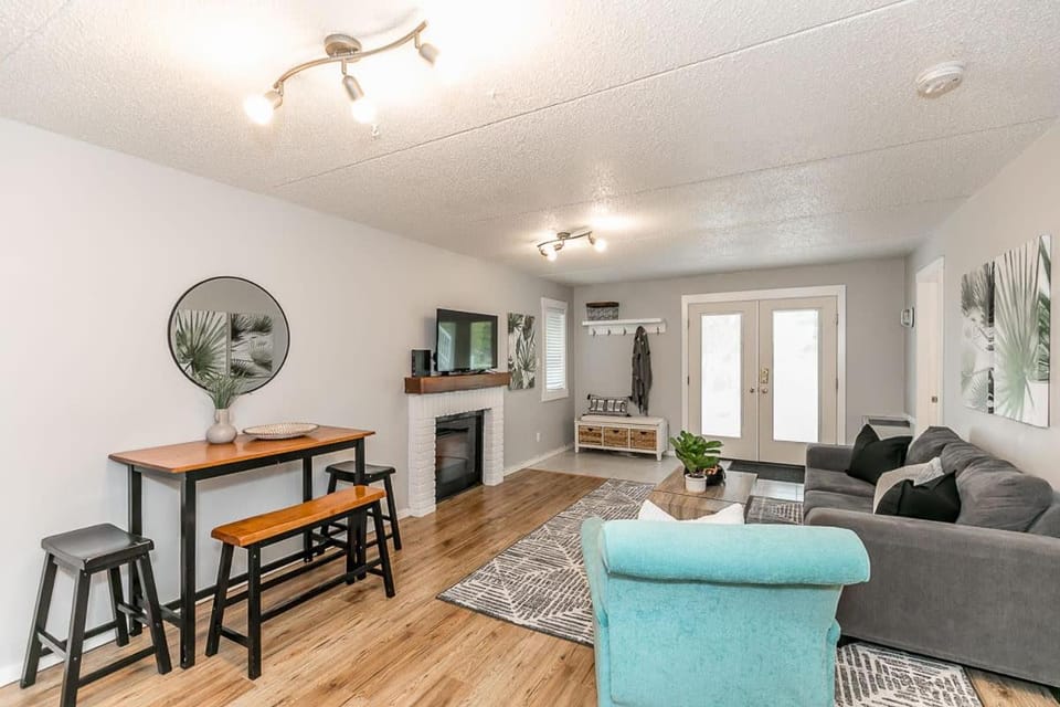 South Wind - Modern Condo in Collingwood - Sleep 5 House in Collingwood