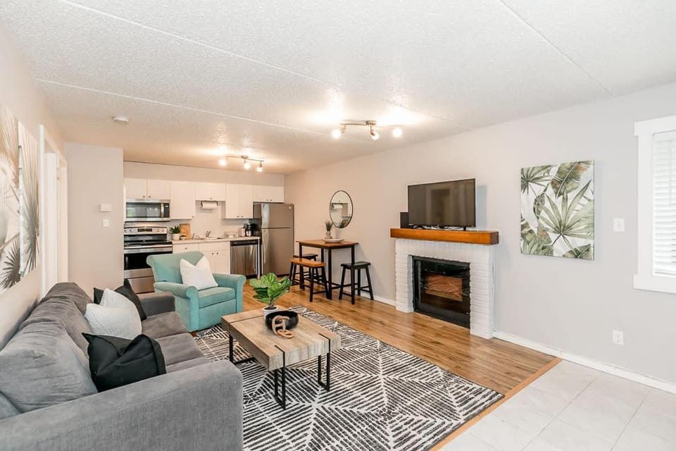 South Wind - Modern Condo in Collingwood - Sleep 5 House in Collingwood