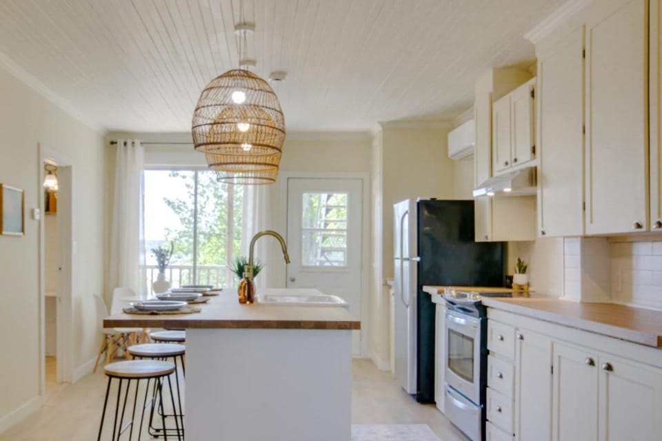 Kitchen or kitchenette, kitchen
