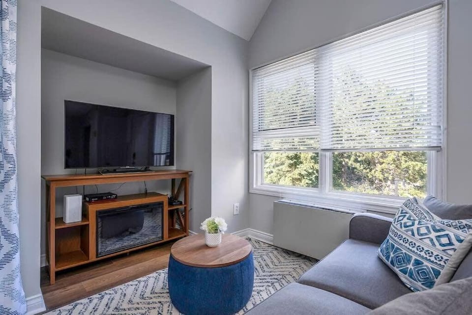 Wanderer Way Loft Ski-In Ski-Out - Pool & Hot Tub Apartment in Grey Highlands