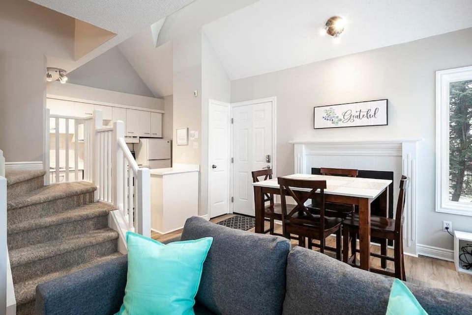 Tranquility Oasis Ski-In Out Hot Tub Shuttle Apartment in Grey Highlands