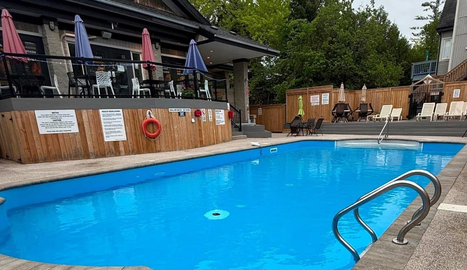 Tranquility Oasis Ski-In Out Hot Tub Shuttle Apartment in Grey Highlands