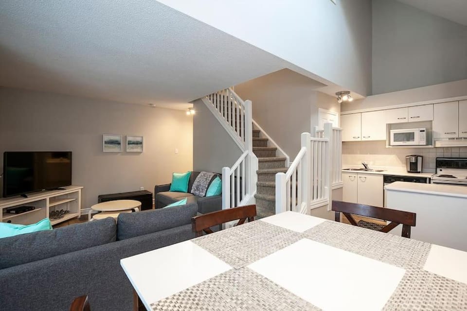 Tranquility Oasis Ski-In Out Hot Tub Shuttle Apartment in Grey Highlands