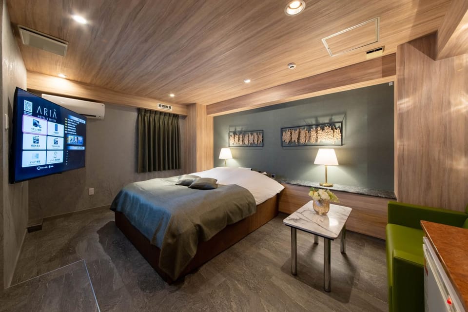 Photo of the whole room, Bedroom