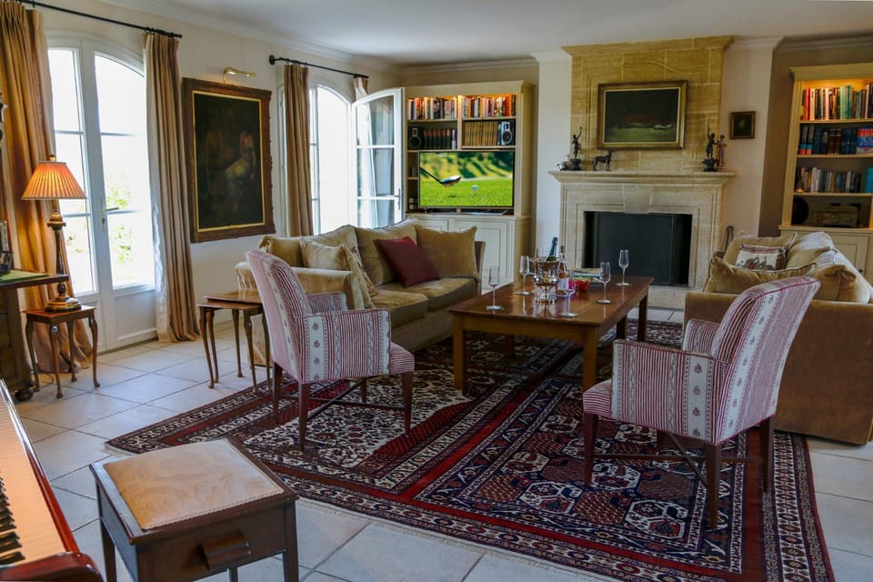 Communal lounge/ TV room, Living room