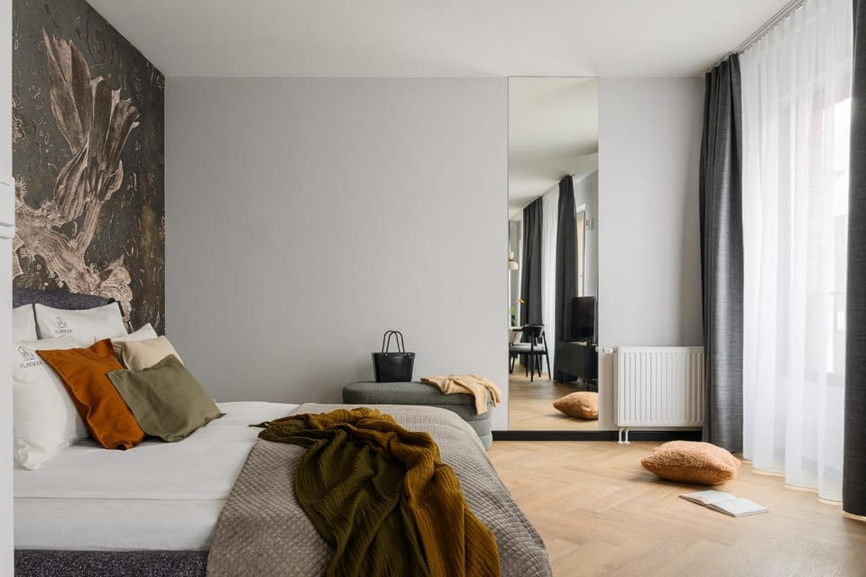 Bed, TV and multimedia, Living room, Seating area