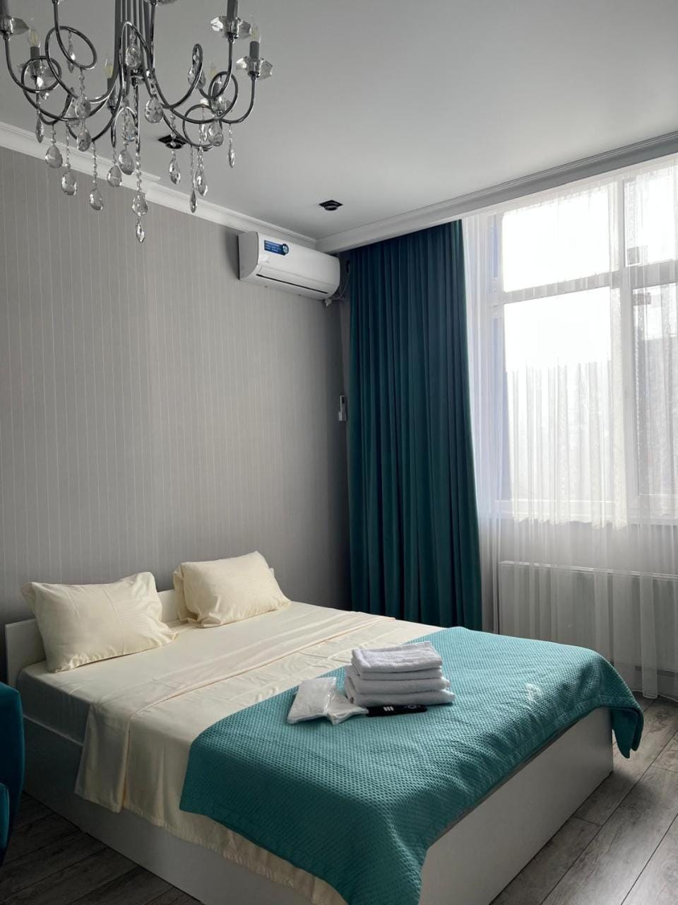 Bed, Bedroom, towels