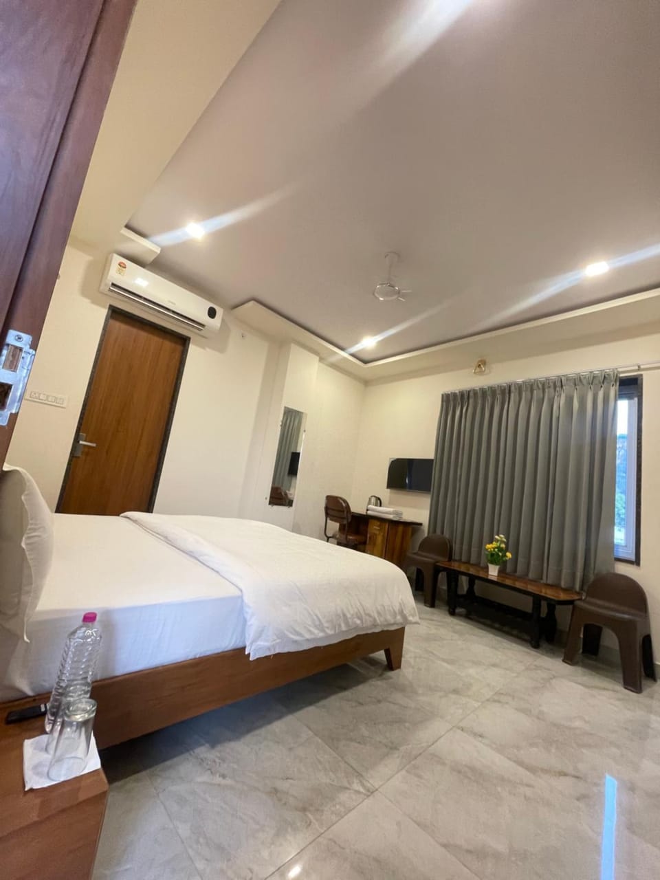 Bedroom, air conditioner