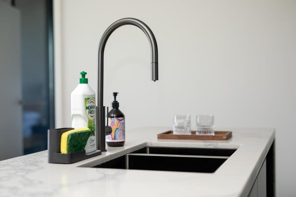 Kitchen or kitchenette, Food and drinks, Dining area, Drinks, kitchen, kitchen