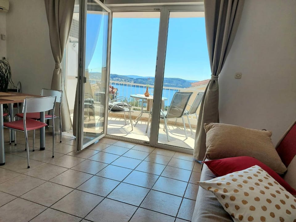 Balcony/Terrace, Living room, Dining area, Sea view