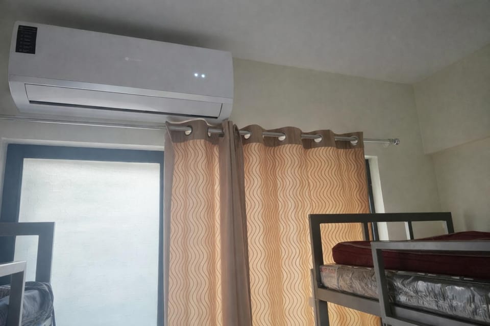 Ac Luxurious Bed with breakfast In Thane West only for Male Hostel in Thane