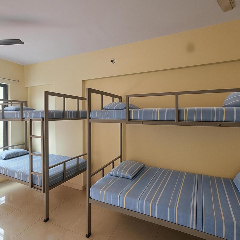 Ac Luxurious Bed with breakfast In Thane West only for Male Hostel in Thane