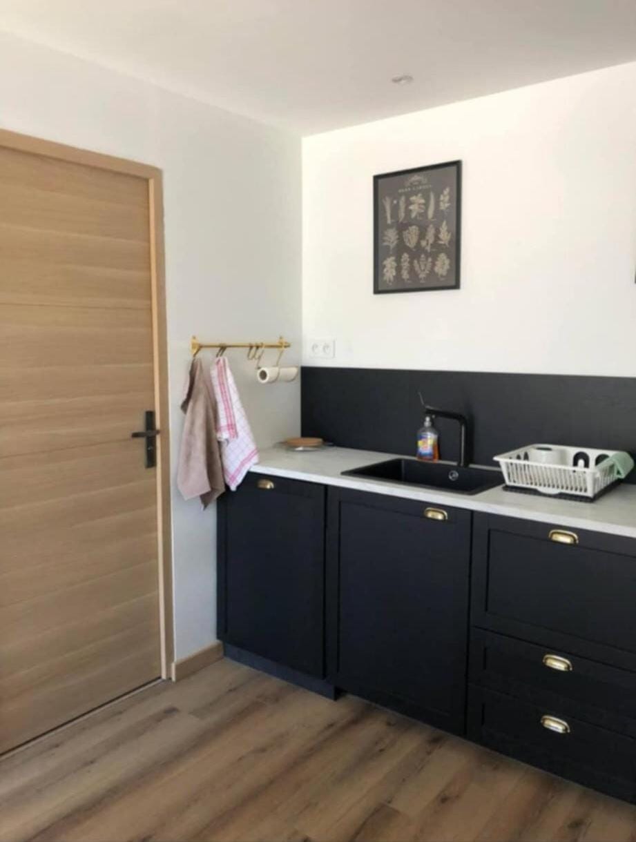 Kitchen or kitchenette, stove