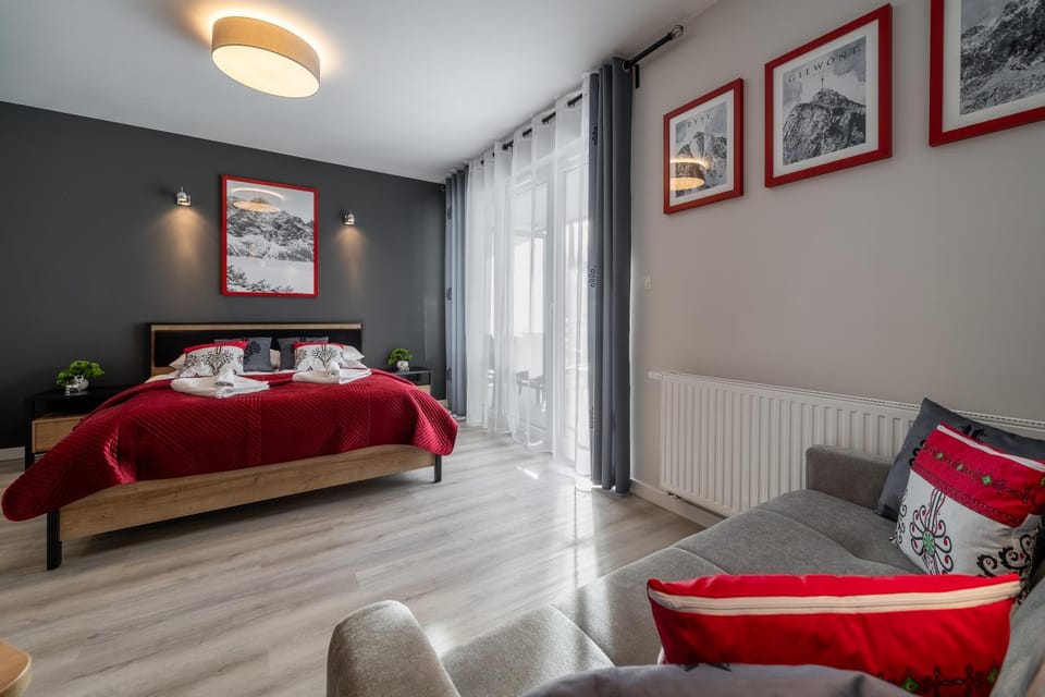 Bed, Photo of the whole room, Seating area, Bedroom