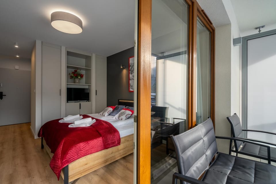 Bed, TV and multimedia, Photo of the whole room, Seating area, Bedroom, towels
