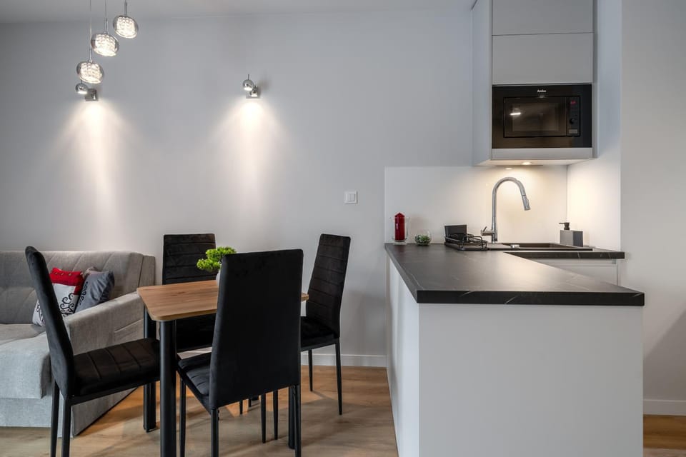 Kitchen or kitchenette, Dining area, stove