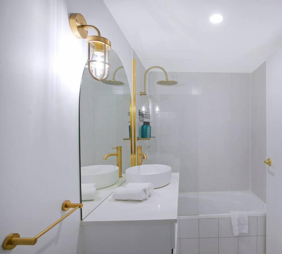 Shower, Bathroom, Bath, towels