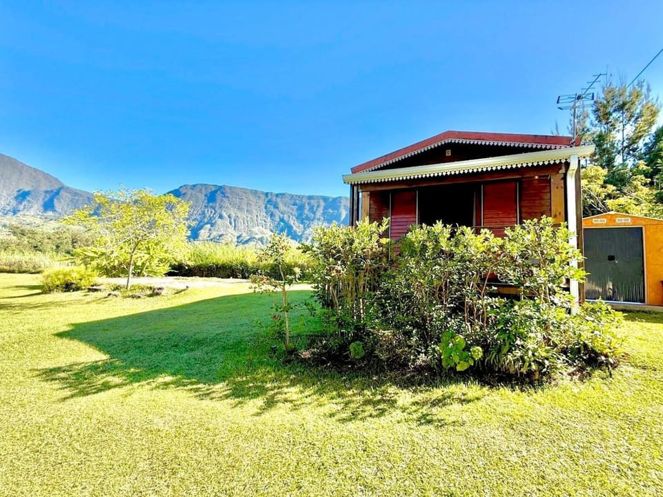 Ti Nid Salazie, Bungalow créole et vue montagne House in Réunion