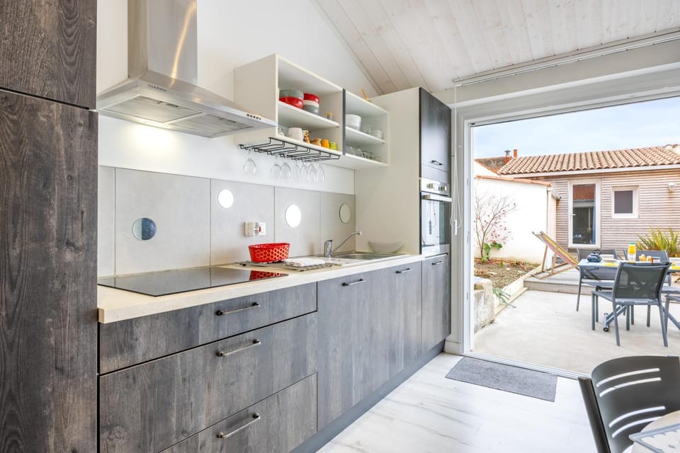 Property building, Kitchen or kitchenette, Living room