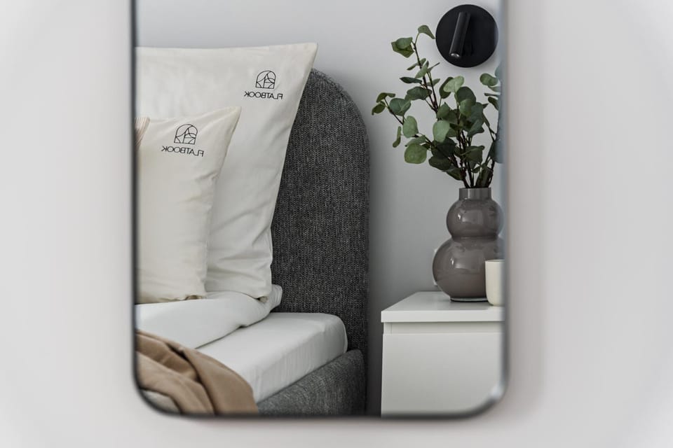 Bed, Photo of the whole room, Seating area, Bedroom