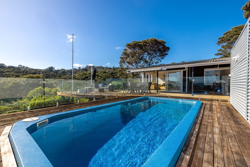 Onetangi Ocean View - Waiheke Island House in Auckland Region