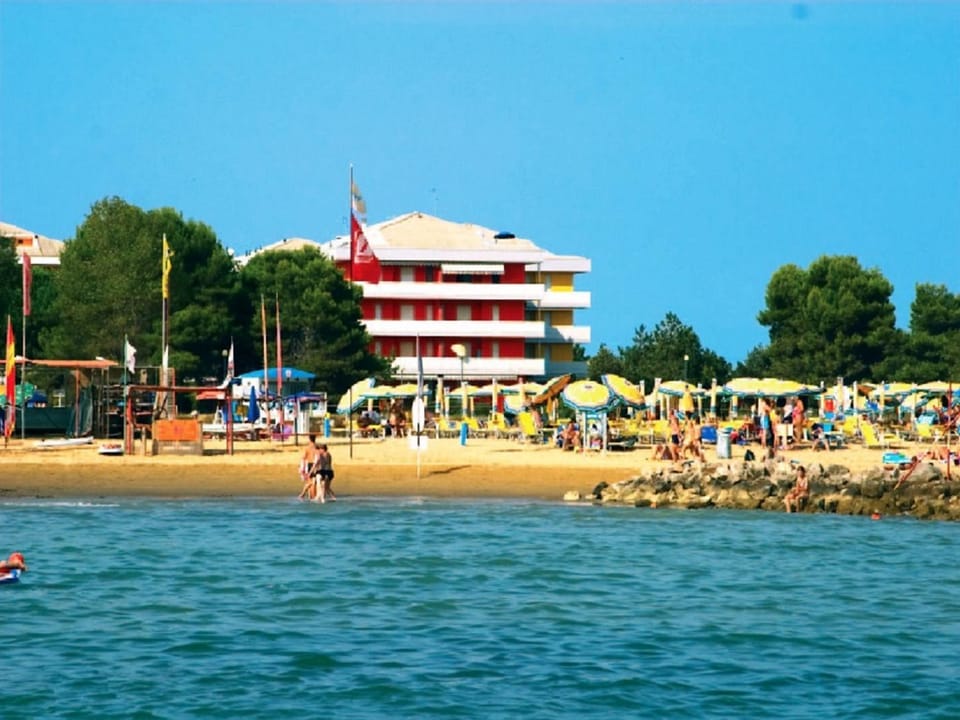Natural landscape, Activities, Summer, Beach