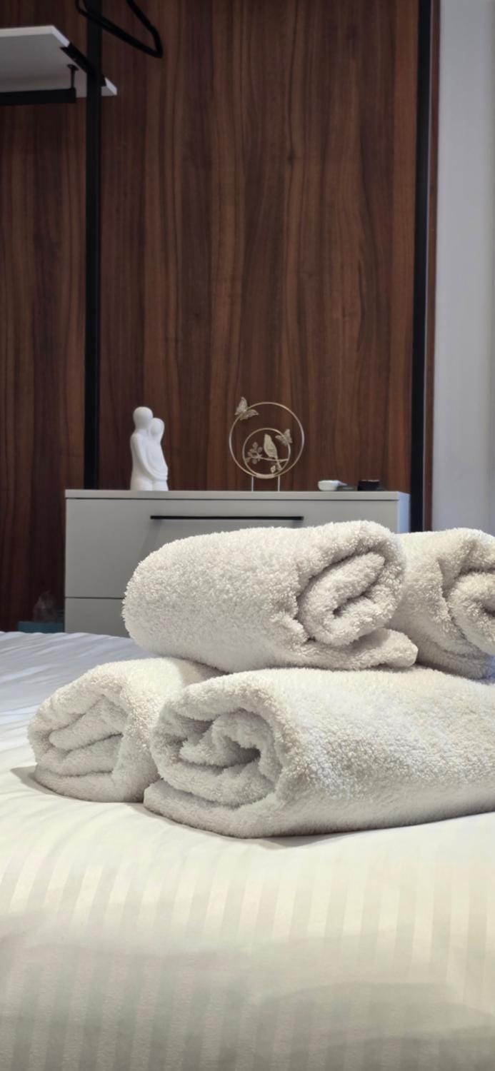 Bed, Photo of the whole room, Bedroom, towels