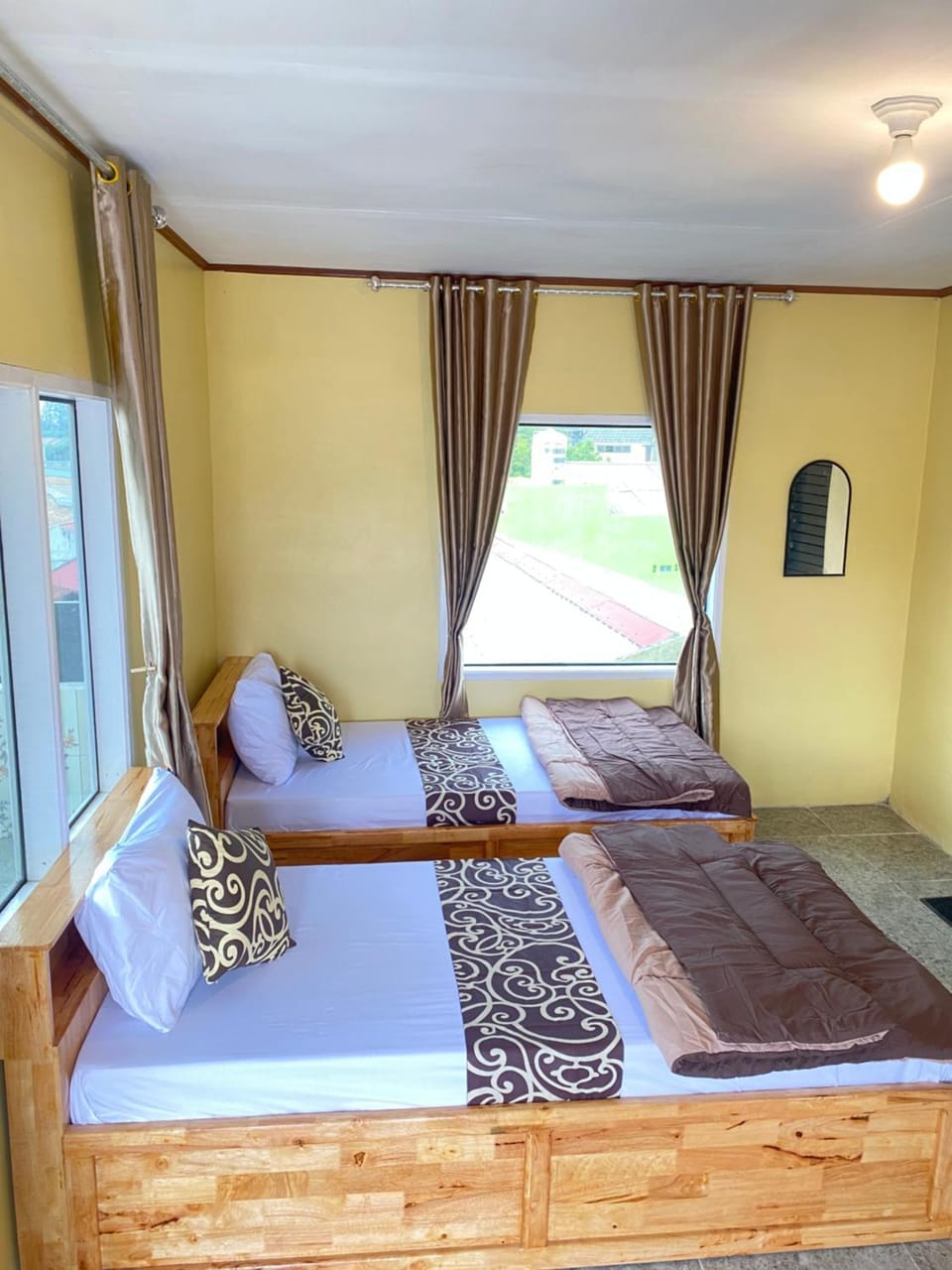 WISMA SUNRISE GUEST HOUSE 10 minutes by walking to the big fruit market in Berastagi Bed and Breakfast in Indonesia