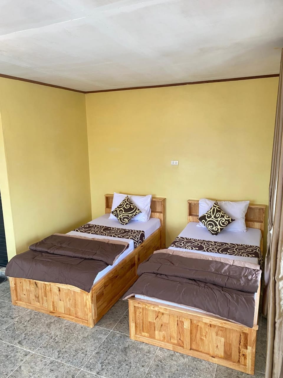 WISMA SUNRISE GUEST HOUSE 10 minutes by walking to the big fruit market in Berastagi Bed and Breakfast in Indonesia