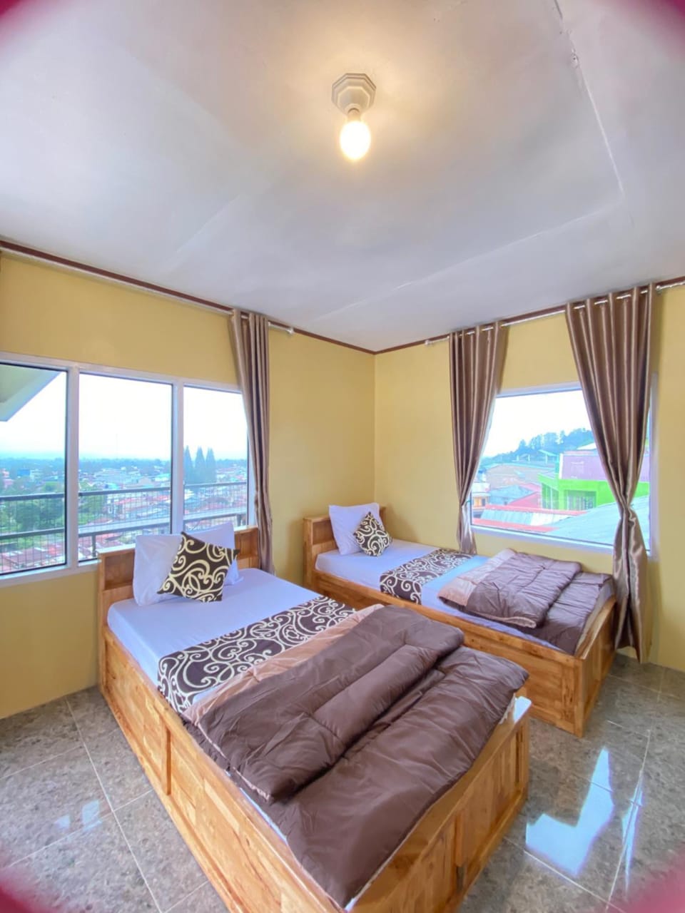 WISMA SUNRISE GUEST HOUSE 10 minutes by walking to the big fruit market in Berastagi Bed and Breakfast in Indonesia