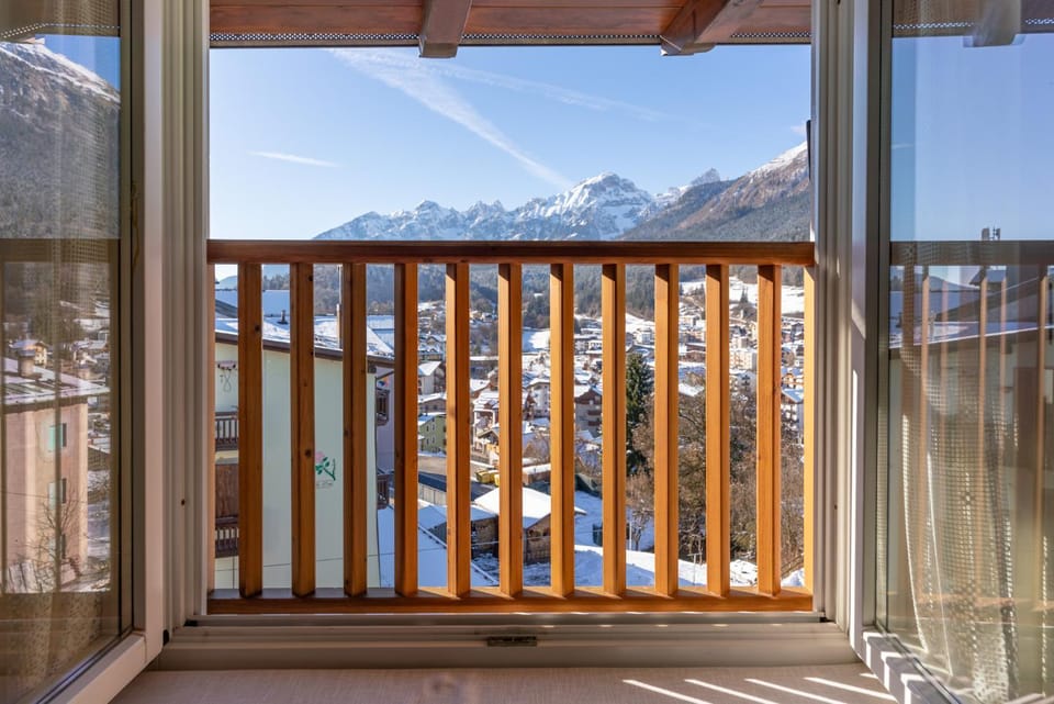 Living room, Mountain view