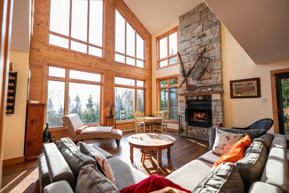 A stunning and breathtaking view with a private spa - L'Aponi Chalet in Baie-Saint-Paul
