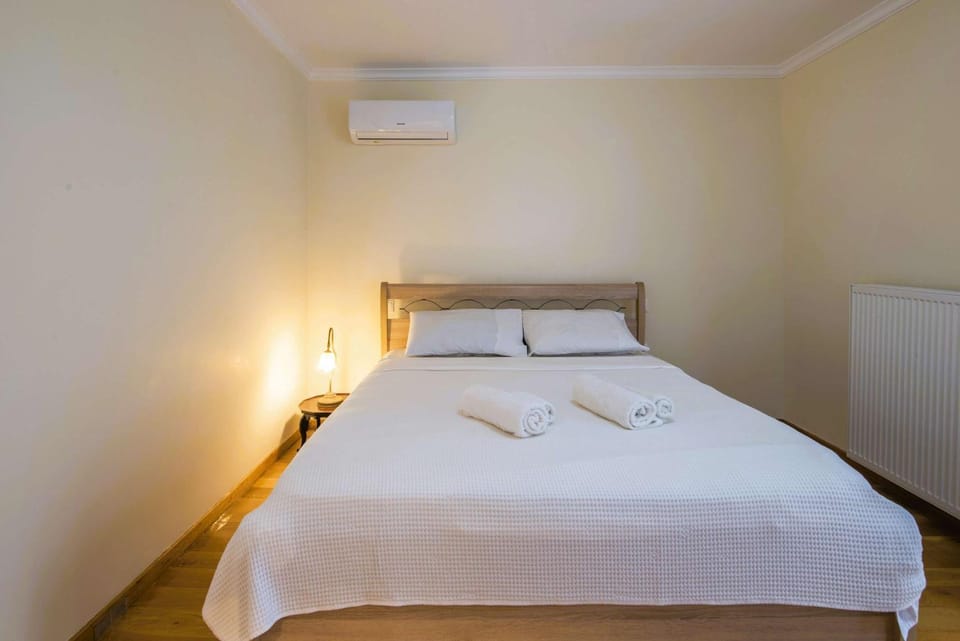Elegant Urban Retreat in Psychiko Apartment in Athens