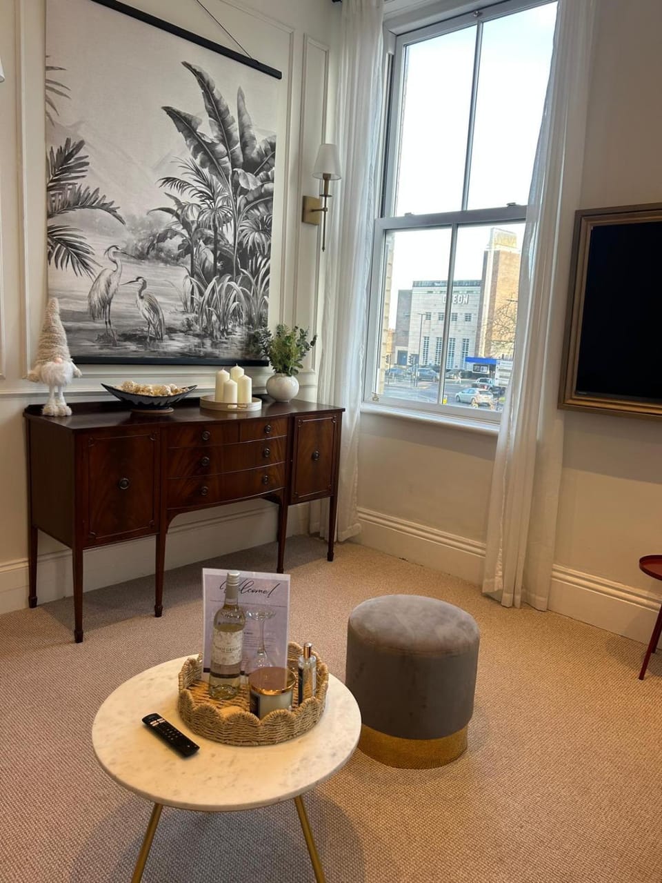 TV and multimedia, View (from property/room), Living room, Street view