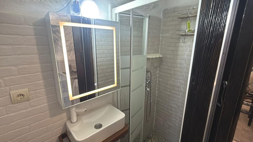 Shower, Toilet, Bathroom
