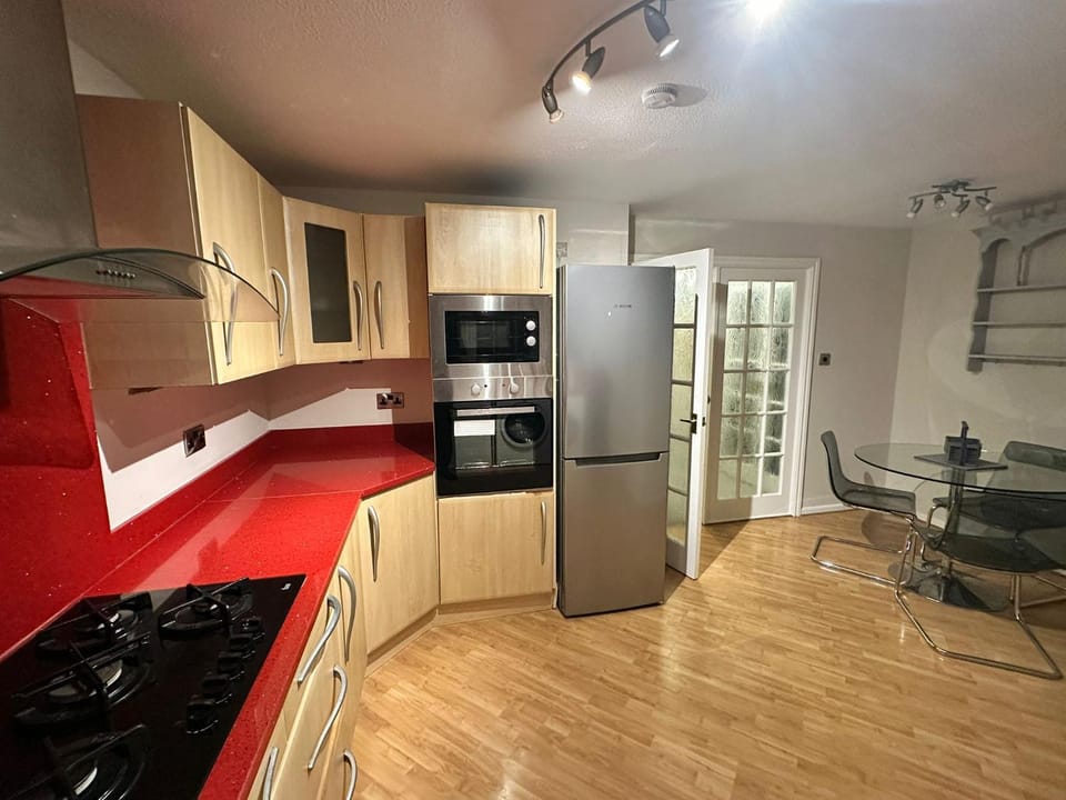 Kitchen or kitchenette, microwave, oven, stove