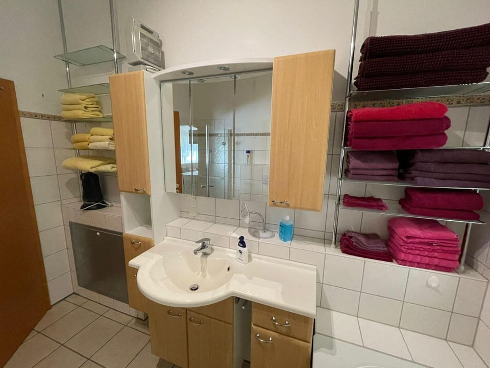 Bathroom, towels