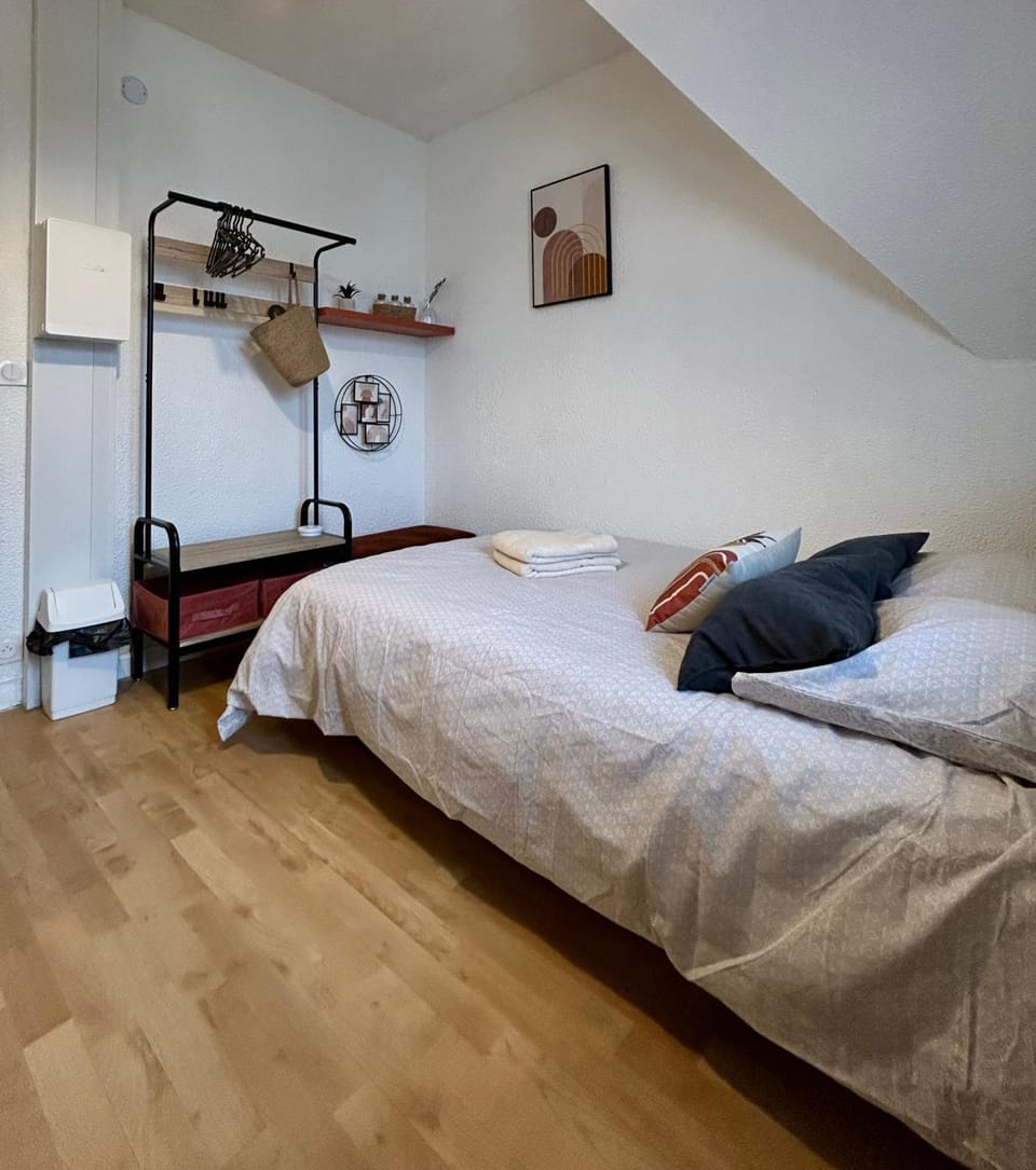 Bed, Bedroom