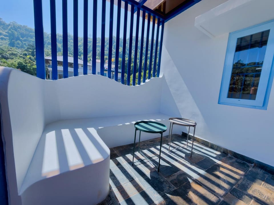 Patio, Balcony/Terrace, Seating area, Mountain view