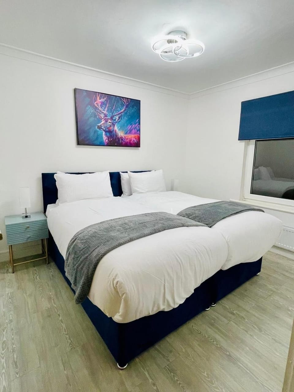 Bed, TV and multimedia, Photo of the whole room, Bedroom