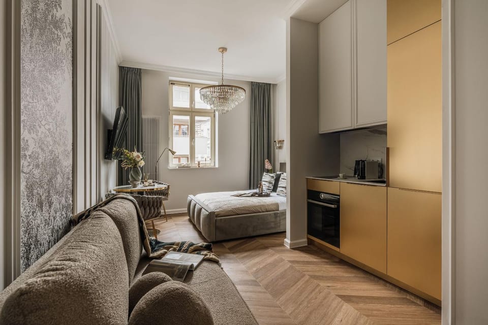 Bed, TV and multimedia, Kitchen or kitchenette, Living room, Photo of the whole room, Seating area, Bedroom