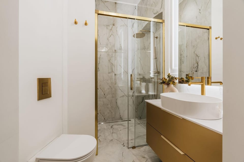 Shower, Toilet, Bathroom, towels
