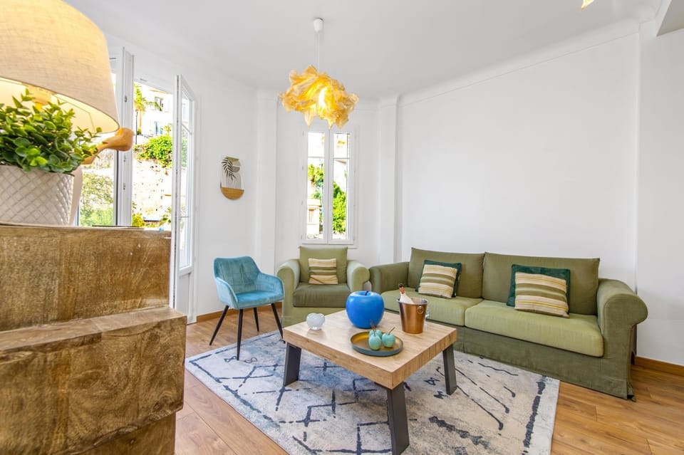 Living room, Seating area, air conditioner