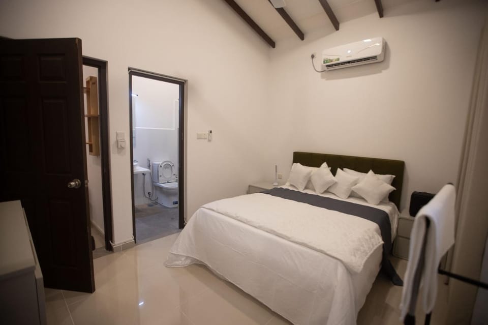 Bed, Photo of the whole room, Bedroom, air conditioner