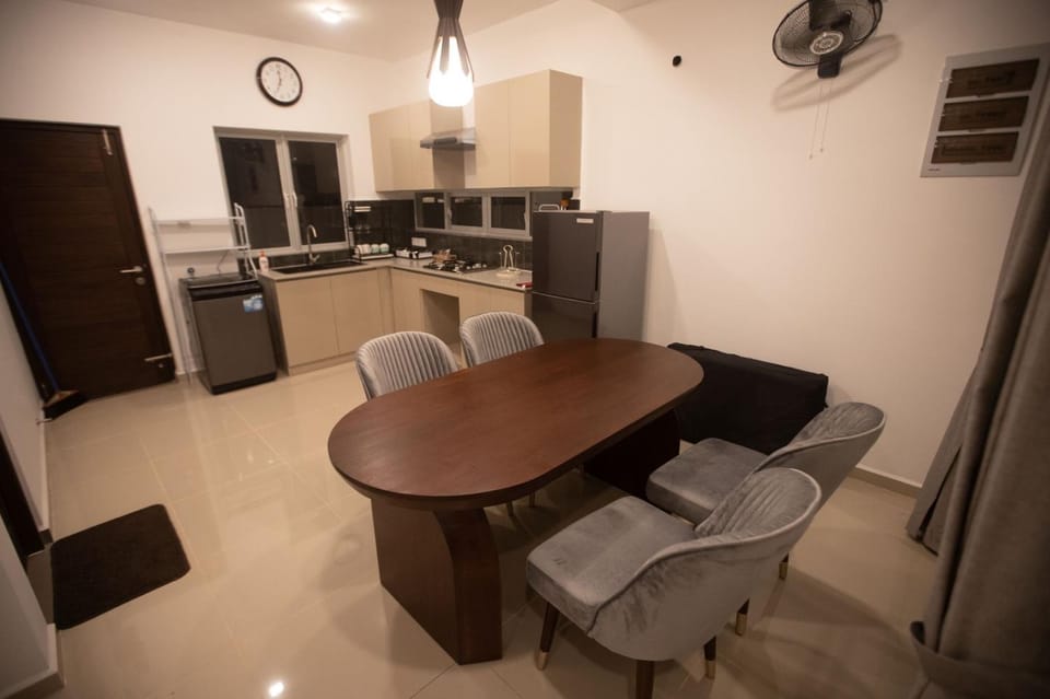 Kitchen or kitchenette, Living room, Seating area, Dining area, oven, pet friendly, stove