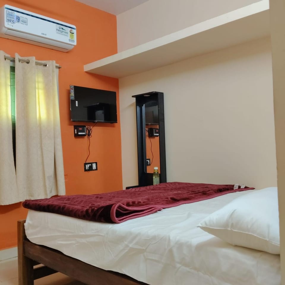 Bed, TV and multimedia, Photo of the whole room, Bedroom, air conditioner