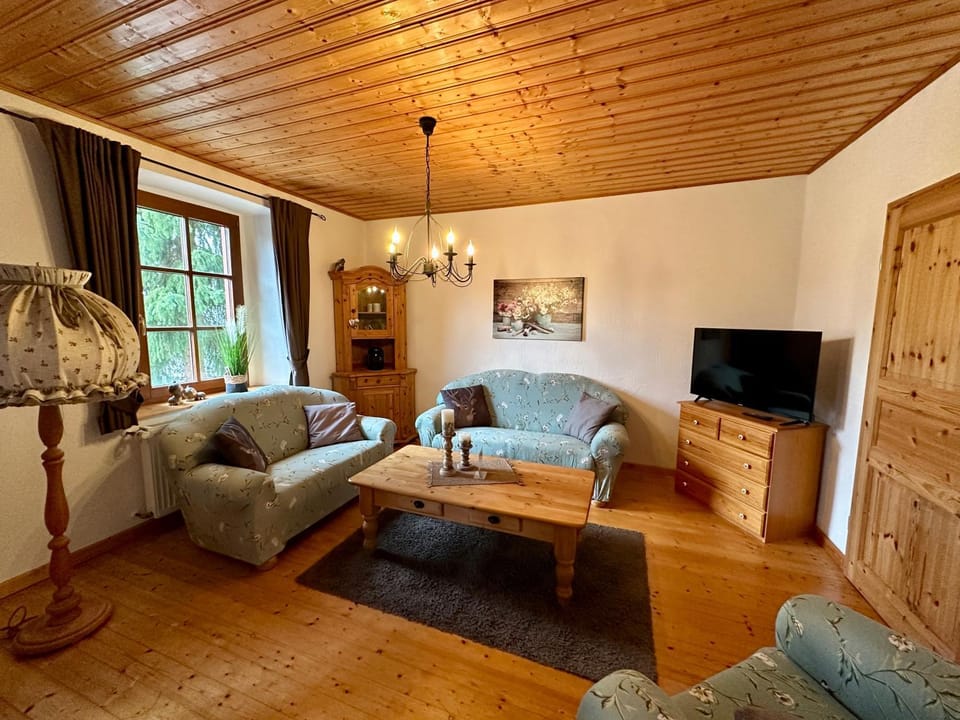 Living room, Photo of the whole room